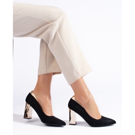 Pylväässä mustat mokkanahkat 2 Pylväässä mustat mokkanahkat 2