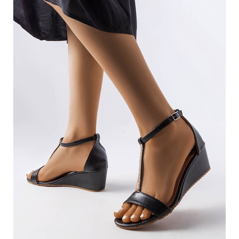 Mustat kiila sandaalit Flusing strassit 1