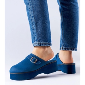 Laivastonsininen puukenkä liukuu Lang-alustalla 2