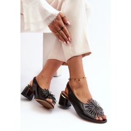 Nahkasandaalit koristeellisella Laura Messi 2719 mustalla 1