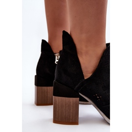 Naisten harjakattoiset saappaat korkeakorkoisella mustalla Niartima 1