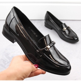 Naisten mustat patentoidut matalakorkoiset kengät Potocki SZ12065 1