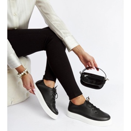 Laytonville mustat rei'itetyt tennarit 1