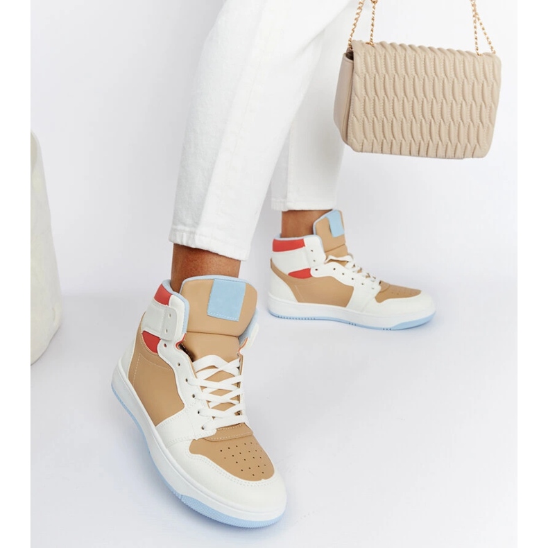 Eaganin valkoiset ja beigenväriset lenkkarit 1