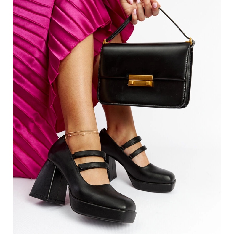 Cher mustat pumput massiivisella lohkokorolla 1