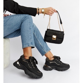 Mustat massiiviset tennarit, joissa Euclid strassit 1