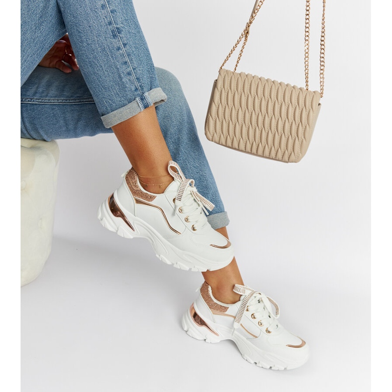 Massiiviset valkoiset tennarit, joissa Euclid strassit valkoinen 1