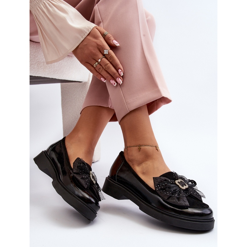 Naisten kiiltonahkaiset mokasiinit rusetilla Laura Messi 2786 musta 2