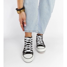 Puglian mustat korkeat lenkkarit 1