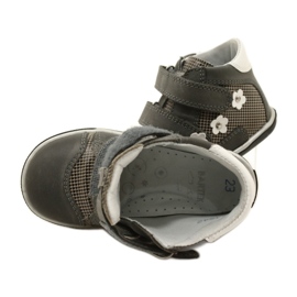 Tyttöjen nahkakengät valkoisilla kukilla 91904 harmaa bartek 6