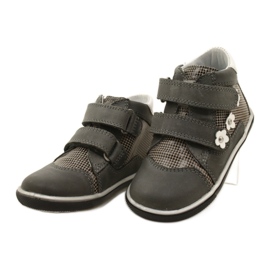 Tyttöjen nahkakengät valkoisilla kukilla 91904 harmaa bartek 3