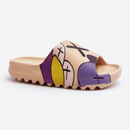 Kumivarvastossut tummalla beigellä hirviöprintillä 1