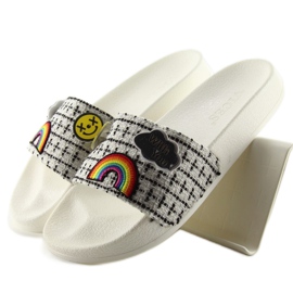 8228 Valkoiset tossut pinneillä valkoinen 1