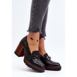 Vinceza Pumput massiivisessa korkokengossa, jossa koristeena Black Oradna musta 2