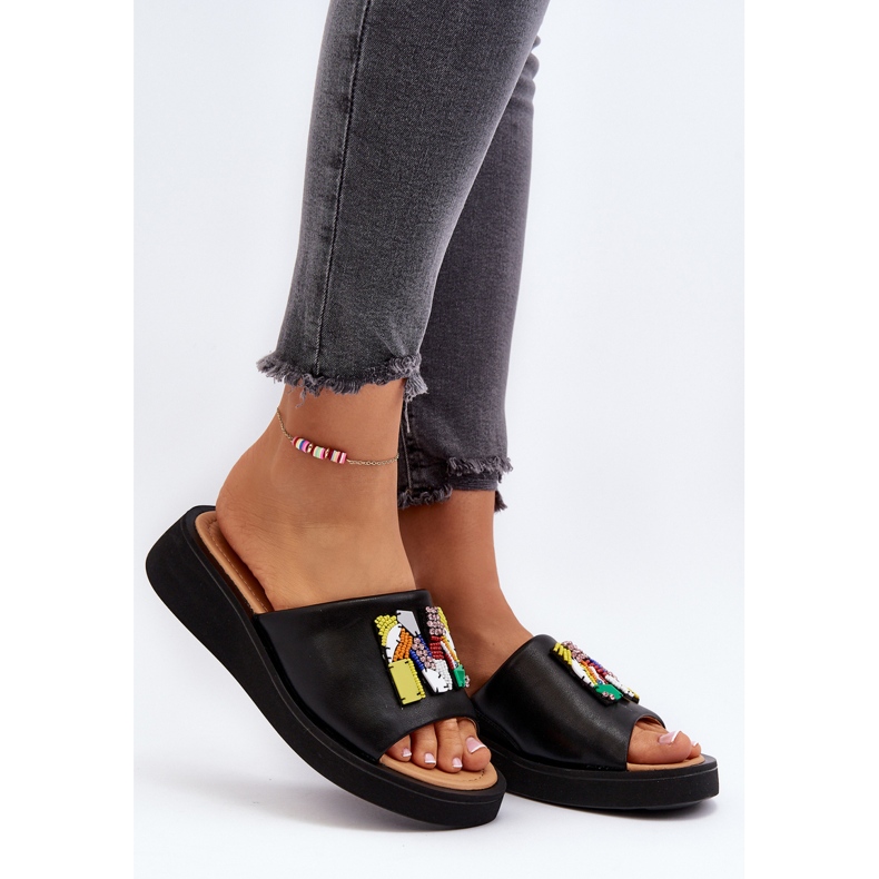 Vinceza Naisten nahkaiset varvastossut mustalla Asames-koristeella 2