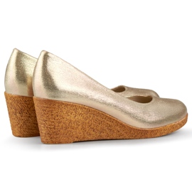 Gold wedge pumps - naisten kengät mukavalla kiilalla kultainen 1