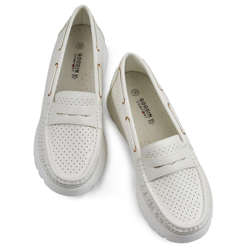 Mukavat harjakattoiset valkoiset naisten mokasiinit, joissa nahkainen sisäpohja valkoinen 1