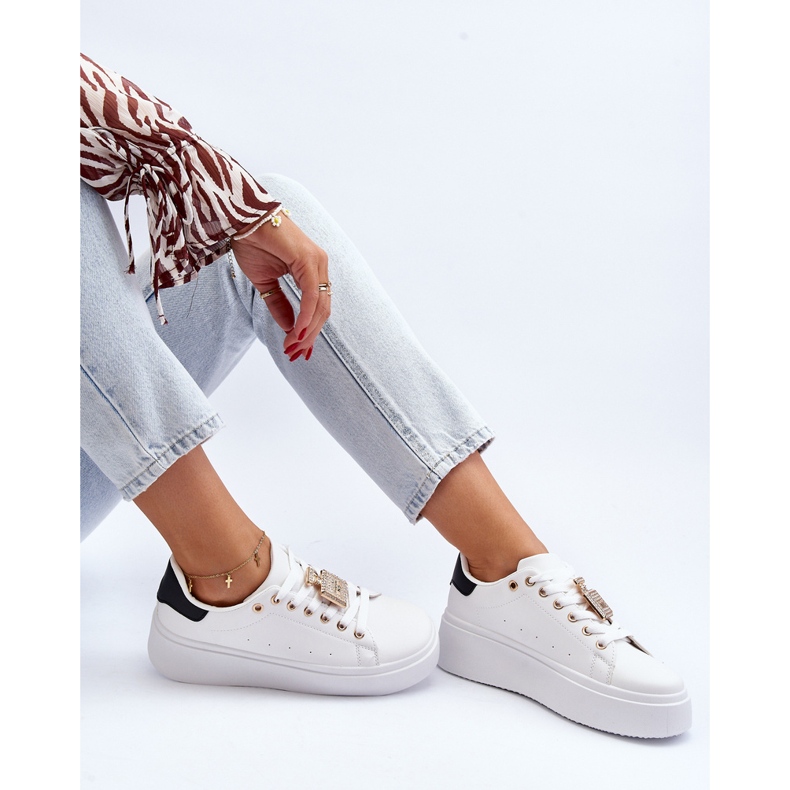 Valkoiset naisten tennarit, joissa on koristelu Celedria valkoinen 1