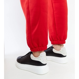 Mustat tennarit GOE JJ2N4052 alustalla 1