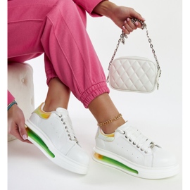 Valkoiset lenkkarit GOE NN2N4029 alustalla valkoinen 1