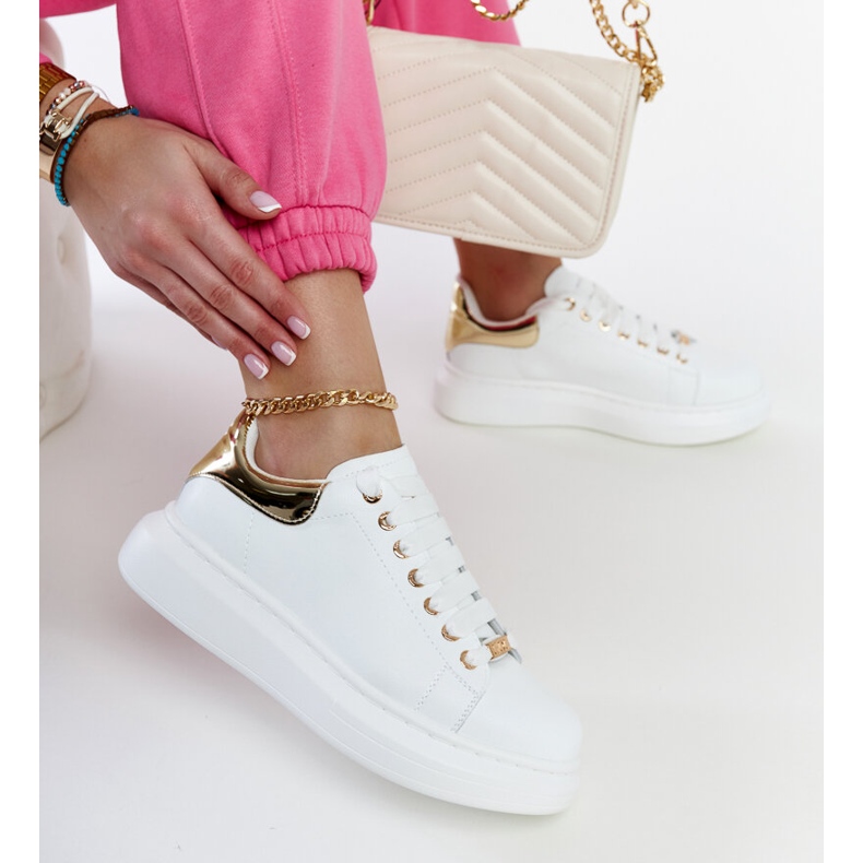 Valkoiset lenkkarit GOE LL2N4011 alustalla valkoinen 1