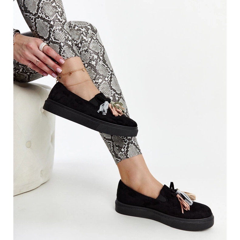 Adaldridan mustat kengät värikkäillä tupsuilla 1