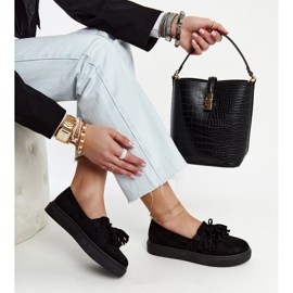 Adaldridan mustat tupsulliset kengät 1