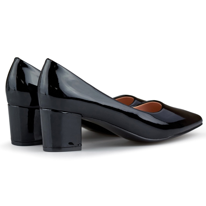 Patenttimustat teräväkärkiset pumput matalalla kantapäällä 1