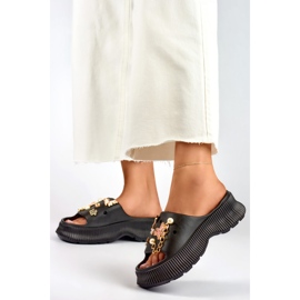 Naisten mustat kumiset varvastossut koristeilla 2