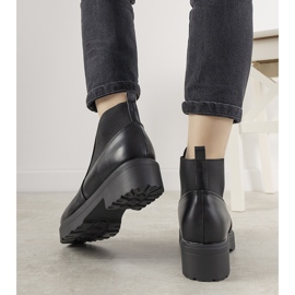 Klassiset mustat saappaat, joissa joustava Santacruz 1