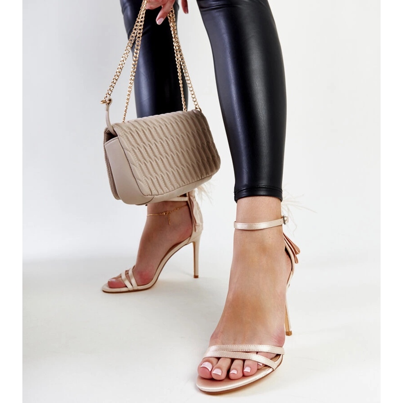 Adalgision beige-sandaalit höyhenillä 1