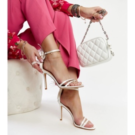 Adalgision valkoiset sandaalit höyhenillä valkoinen 1