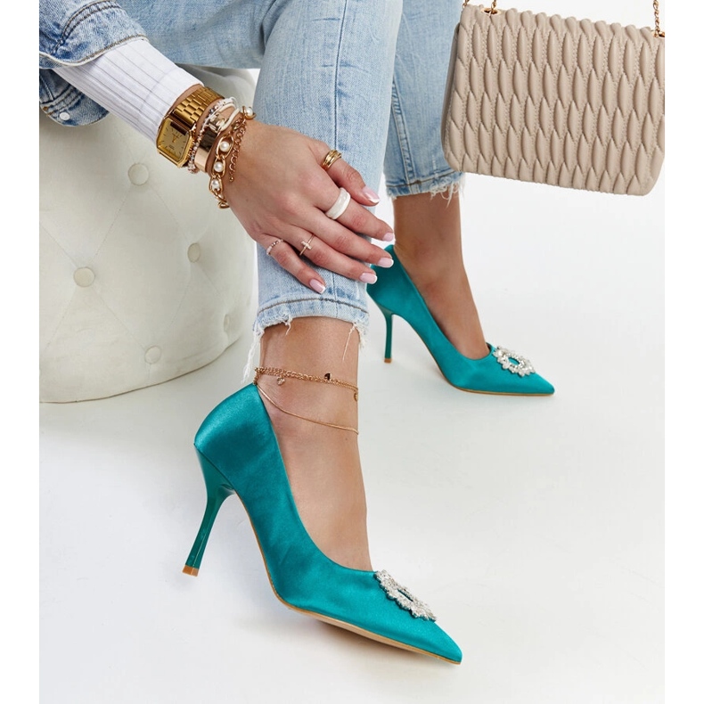 Suseganan vihreät korkokengät, joissa on satiininen viimeistely ja strassit 1