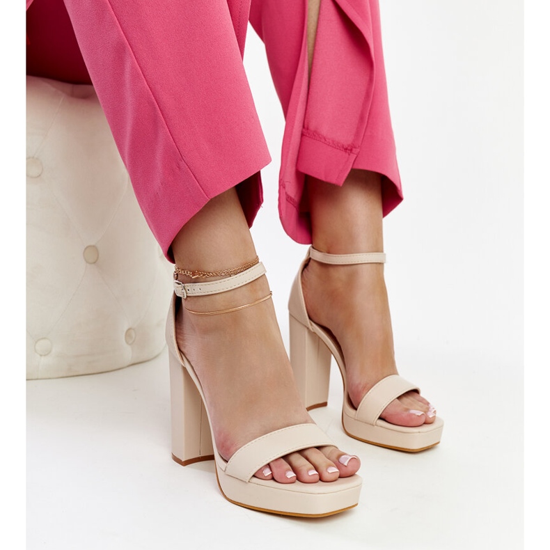 Narimanin beige-korkokengät sandaalit 1