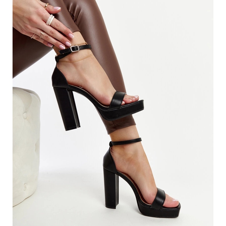 Mustat Nariman korkokengät sandaalit 1