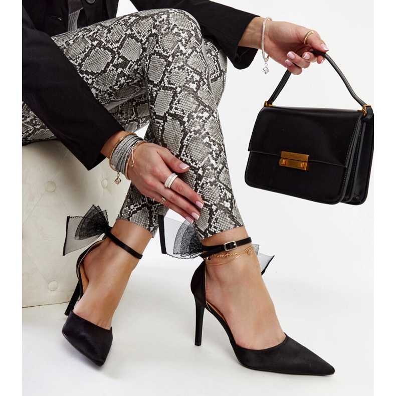 Ilaysan mustat korkokengät rusetilla 1