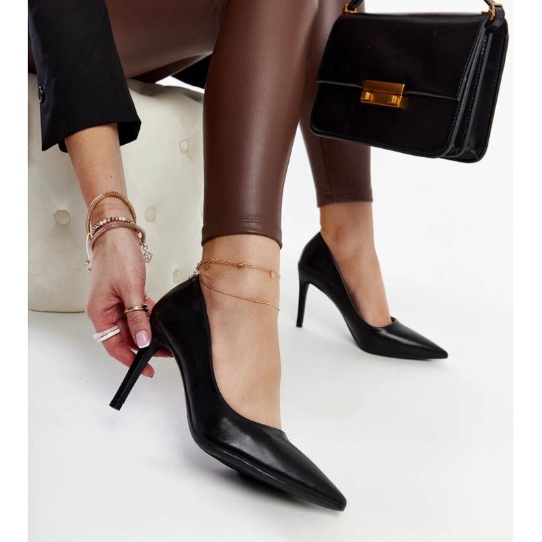 Mustat klassiset Yassiran korkokengät 1