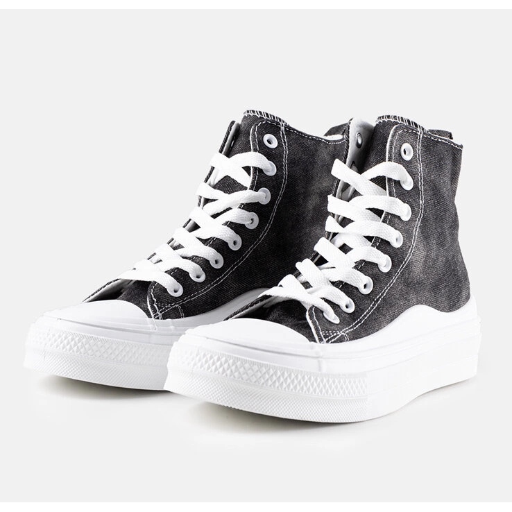 Mustat Frederick alustan lenkkarit 1