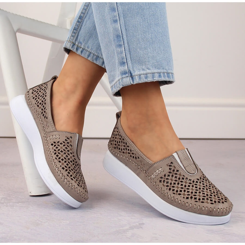 Naisten nahkaiset harjakattoiset slip-on kengät, beige T.Sokolski 0712 2