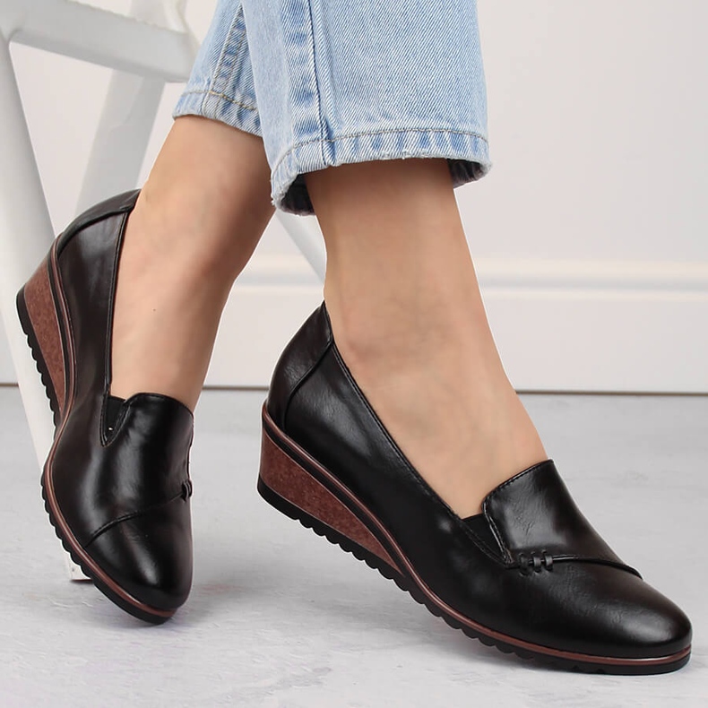 Naisten mustat kiilakengät Potocki SZ12345 1