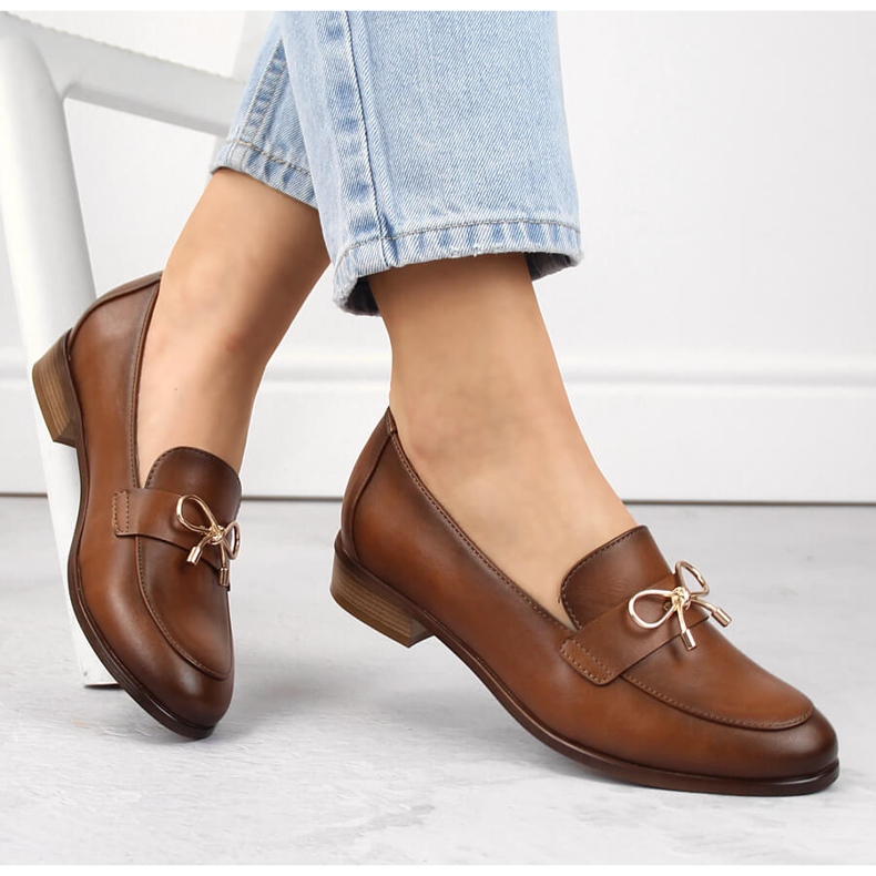 Ruskeat naisten matalakorkoiset kengät Potocki SZ12379 1