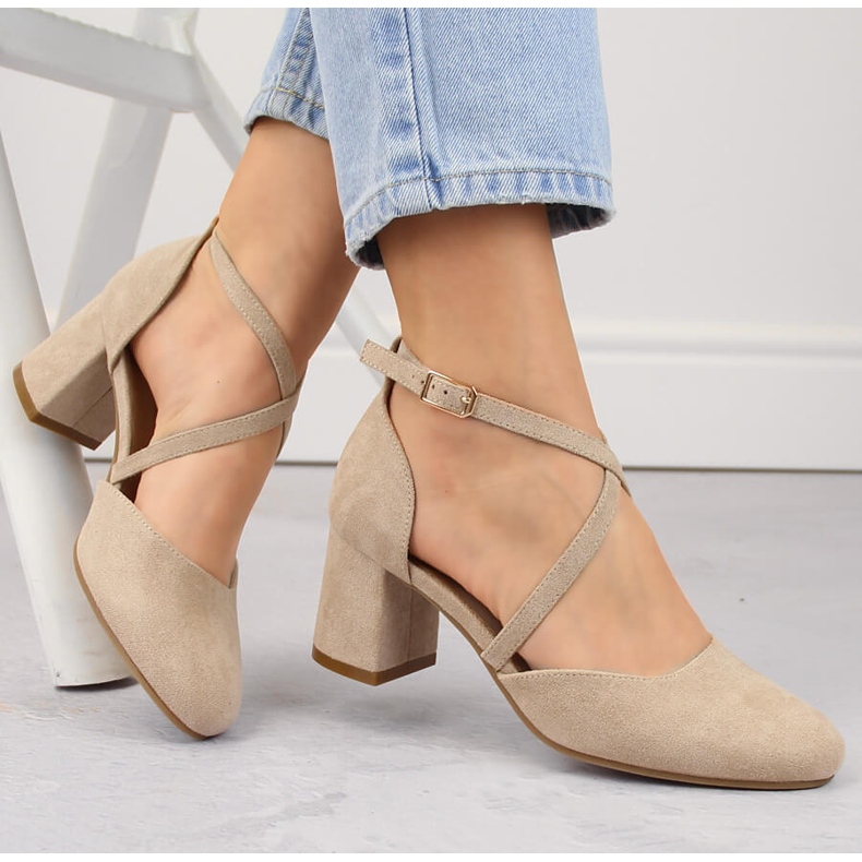 Tyylikkäät naisten mokkanahkasandaalit korkokengillä, beige Potocki SZ12341 1