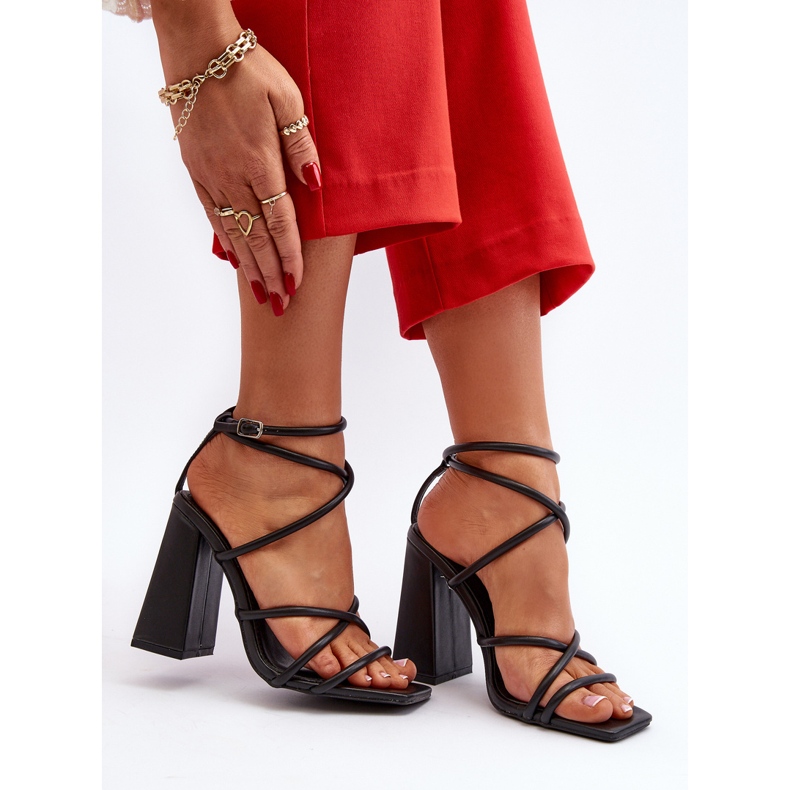 Muodikkaat mustat Josette korkeakorkoiset sandaalit 2