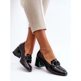 Vinceza Mustat Paliotte-patenttipumput ketjulla 1