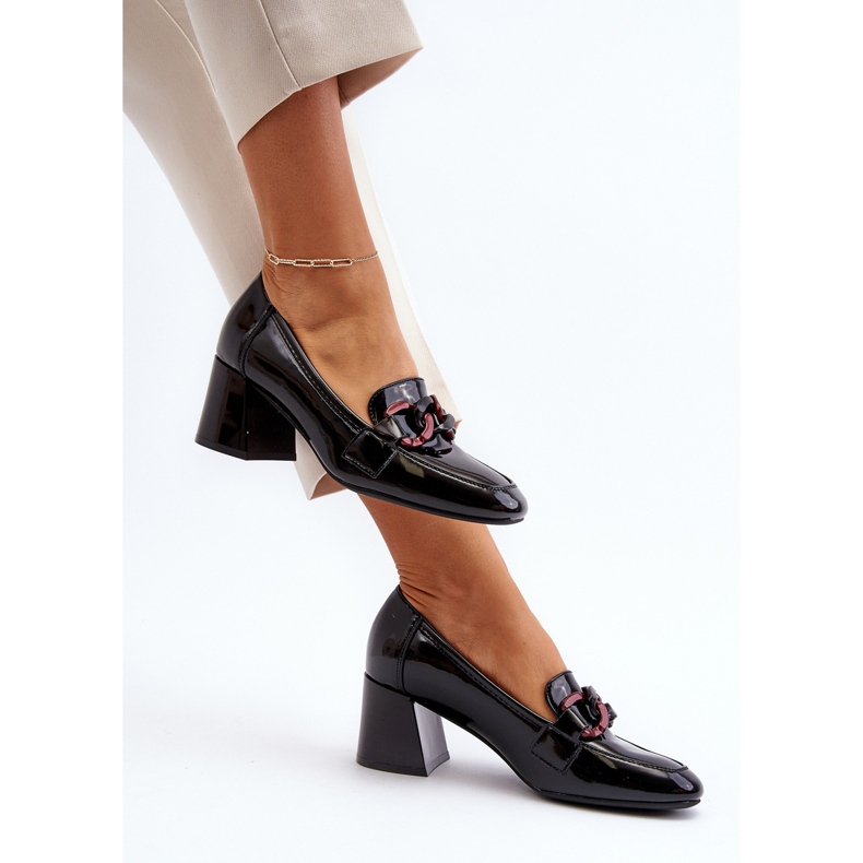 Vinceza Mustat Paliotte-patenttipumput ketjulla 1