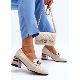 Vinceza Kiiltonahkapumput ketjulla, Beige Paliotte 1