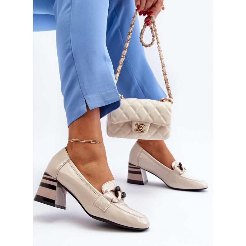 Vinceza Kiiltonahkapumput ketjulla, Beige Paliotte 1