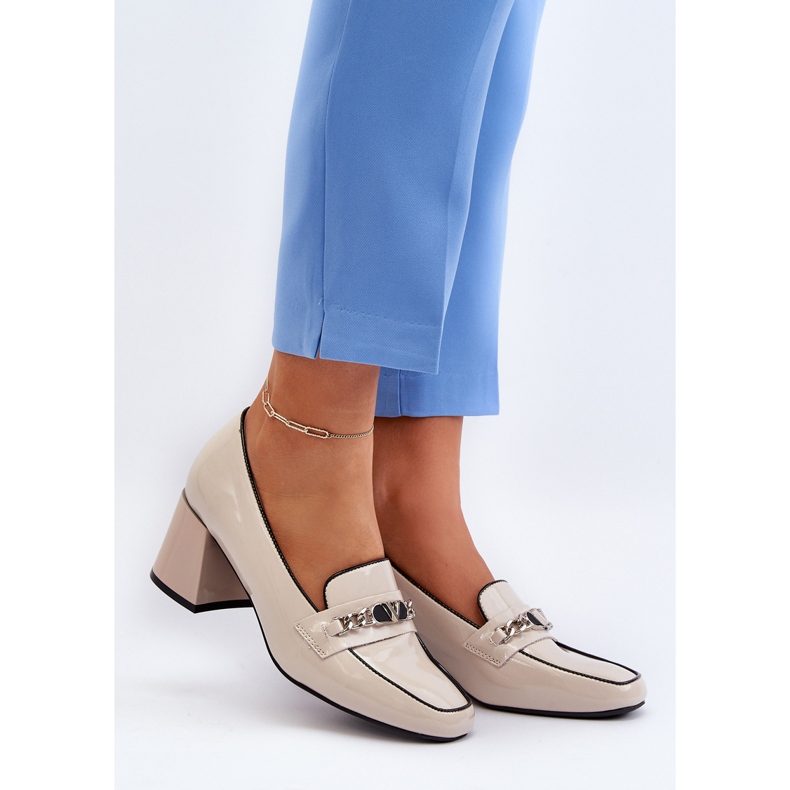 Vinceza Lakatut matalakorkoiset pumput beigellä unikonsiemenkoristeella 1