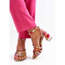 Kuviolliset sandaalit korkeakorkoisessa monivärisessä Jengllassa vaaleanpunainen 9