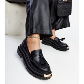 Mustat massiiviset mokasiinit kullanvärisillä lisäkkeillä Tuga 1